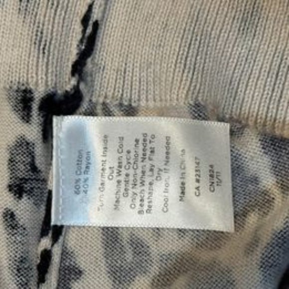 Talbots Petite Large black & off white animal print lightweight cardigan sweater - Picture 3 of 3